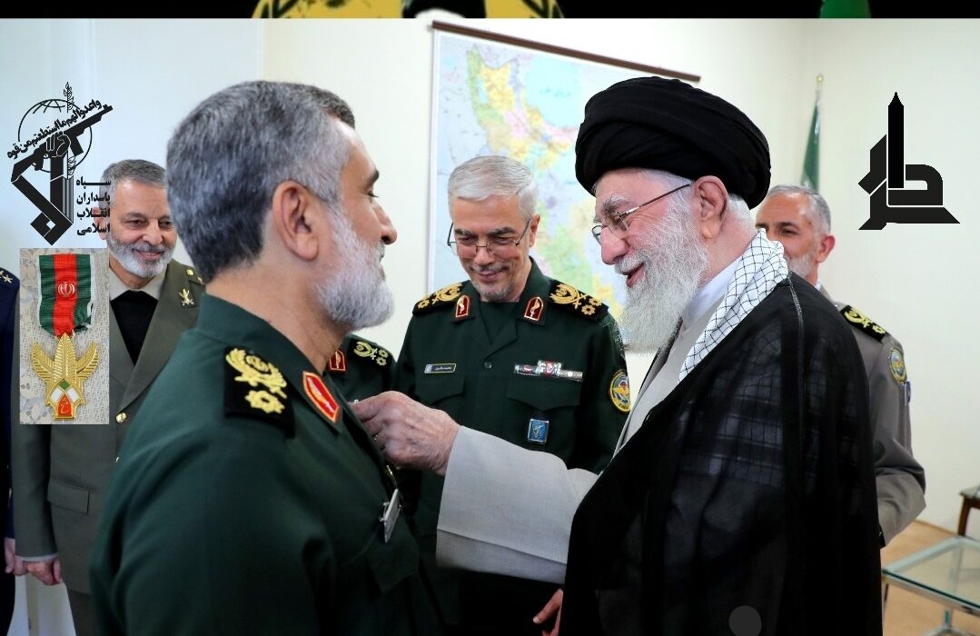 اعطای «نشان فتح» به سردار حاجی‌زاده، فرمانده نیروی هوافضای سپاه در پی عملیات درخشان «وعده صادق»