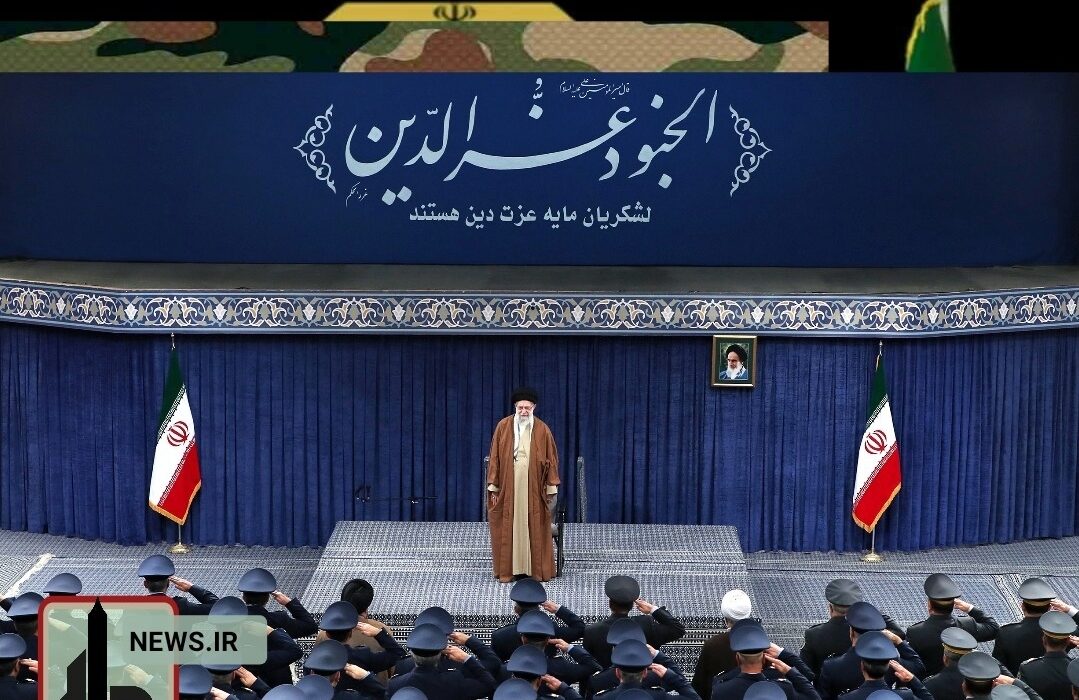فرمانده کل قوا: مذاکره با آمریکا هوشمندانه، عاقلانه و شرافتمندانه نیست/ اگر آمریکایی‌ها به امنیت ملت ایران تعرض کنند ما هم بدون تردید به امنیت آنها تعرض خواهیم کرد