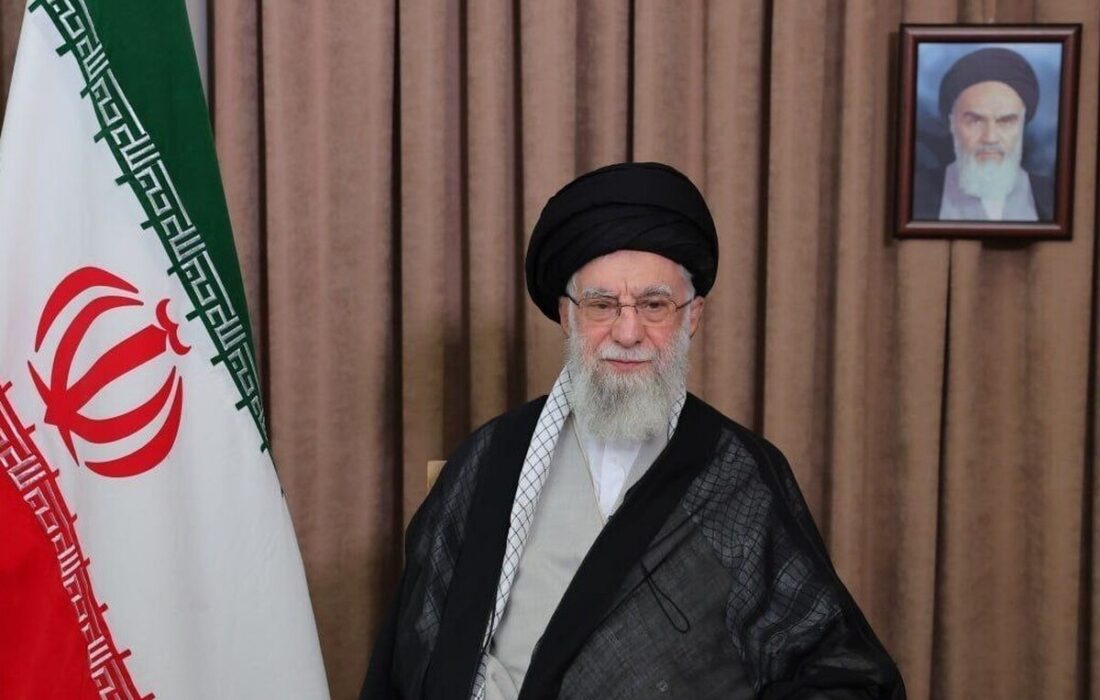 رهبرانقلاب : سخن گفتن از تسلیم جمهوری اسلامی بزرگتر ازدهان آمریکااست