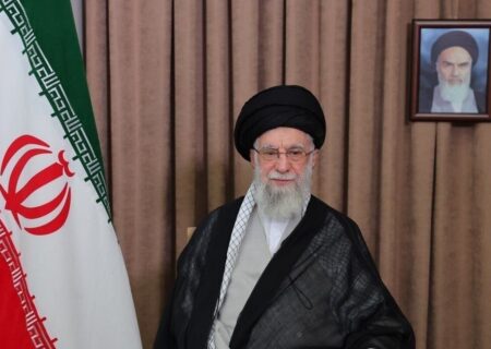 رهبرانقلاب : سخن گفتن از تسلیم جمهوری اسلامی بزرگتر ازدهان آمریکااست